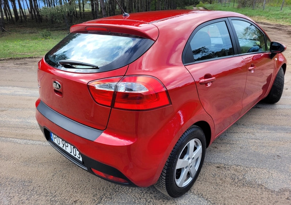 Kia Rio cena 30000 przebieg: 98000, rok produkcji 2015 z Poznań małe 79